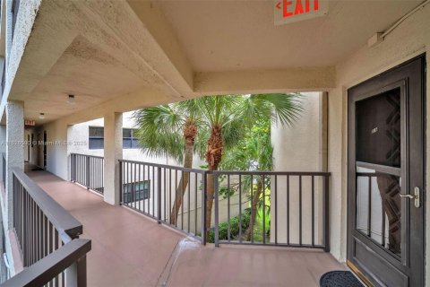 Condominio en venta en Pompano Beach, Florida, 2 dormitorios, 92.9 m2 № 1797471 - foto 2