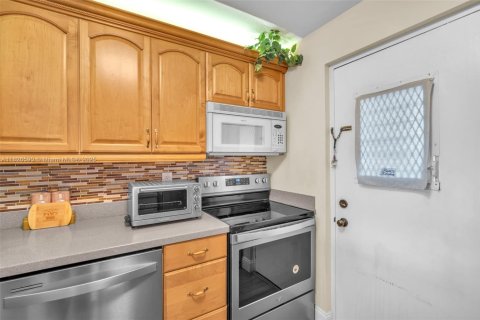 Condominio en venta en Pompano Beach, Florida, 2 dormitorios, 92.9 m2 № 1797471 - foto 13