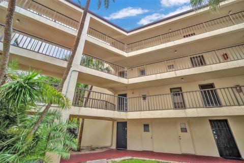 Condominio en venta en Pompano Beach, Florida, 2 dormitorios, 92.9 m2 № 1797471 - foto 3
