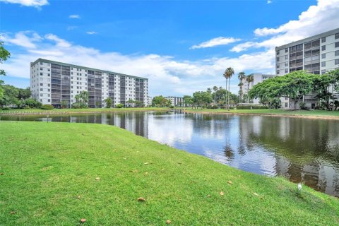Condominio en venta en Pompano Beach, Florida, 2 dormitorios, 92.9 m2 № 1797471 - foto 5