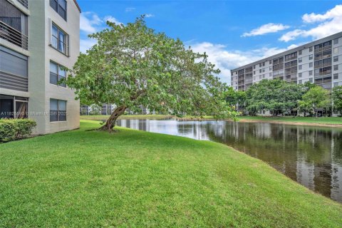 Condominio en venta en Pompano Beach, Florida, 2 dormitorios, 92.9 m2 № 1797471 - foto 8