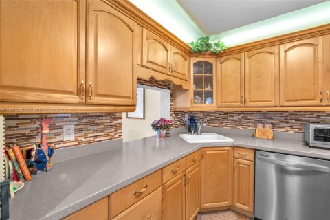 Condominio en venta en Pompano Beach, Florida, 2 dormitorios, 92.9 m2 № 1797471 - foto 11