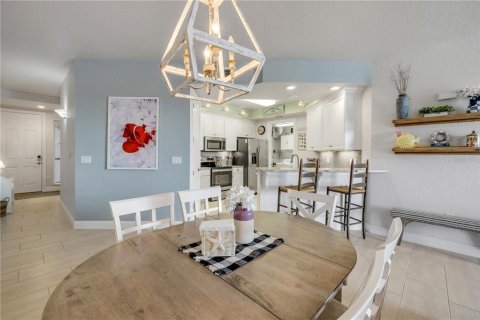 Condo in New Smyrna Beach, Florida, 2 bedrooms  № 1734981 - photo 12