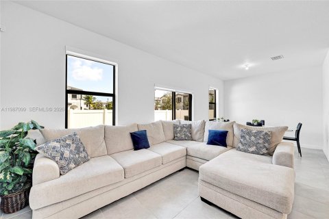 Купить таунхаус в Майами-Гарденс, Флорида 3 спальни, 131.83м2, № 2049526 - фото 8