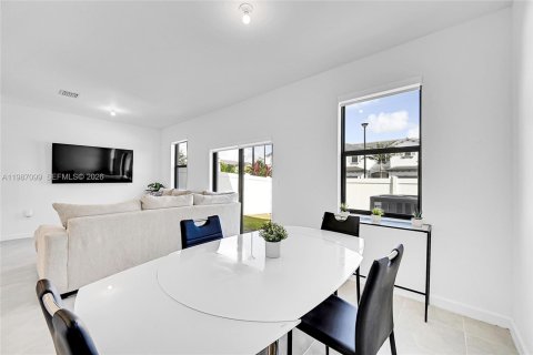 Купить таунхаус в Майами-Гарденс, Флорида 3 спальни, 131.83м2, № 2049526 - фото 14