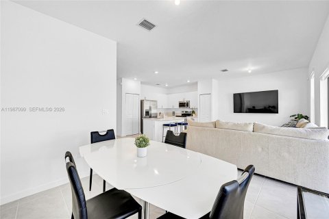 Купить таунхаус в Майами-Гарденс, Флорида 3 спальни, 131.83м2, № 2049526 - фото 13