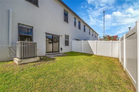 Купить таунхаус в Майами-Гарденс, Флорида 3 спальни, 131.83м2, № 2049526 - фото 30