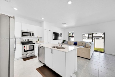 Купить таунхаус в Майами-Гарденс, Флорида 3 спальни, 131.83м2, № 2049526 - фото 9