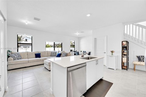 Купить таунхаус в Майами-Гарденс, Флорида 3 спальни, 131.83м2, № 2049526 - фото 10