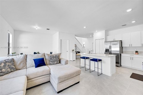 Купить таунхаус в Майами-Гарденс, Флорида 3 спальни, 131.83м2, № 2049526 - фото 6