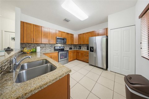 House in Miami, Florida 4 bedrooms, 235.04 sq.m. № 2017982 - photo 21