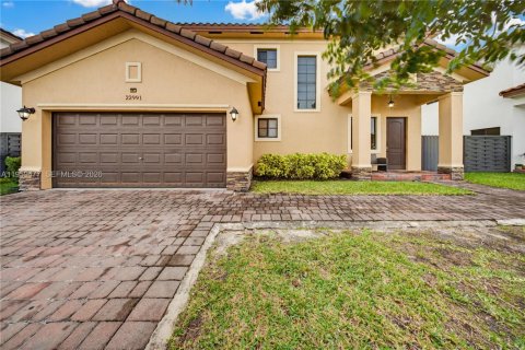 House in Miami, Florida 4 bedrooms, 235.04 sq.m. № 2017982