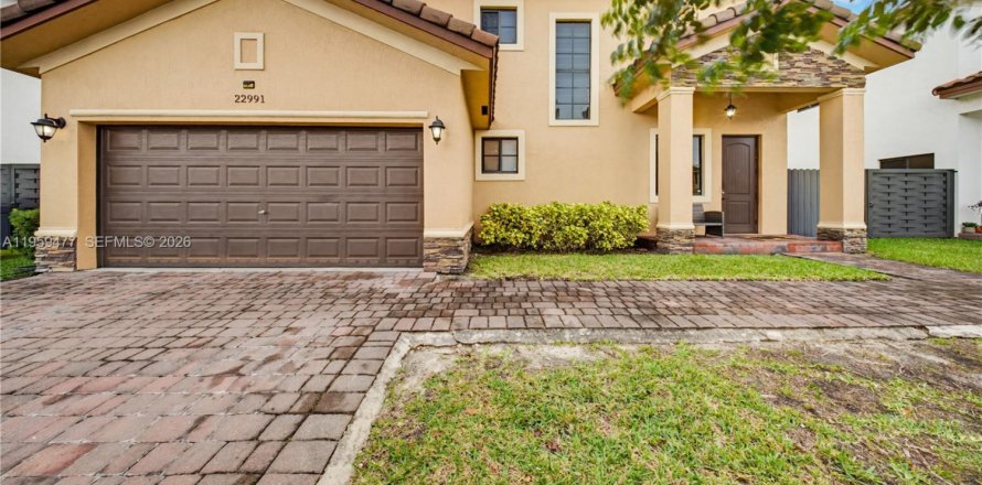 House in Miami, Florida 4 bedrooms, 235.04 sq.m. № 2017982