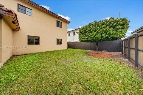 House in Miami, Florida 4 bedrooms, 235.04 sq.m. № 2017982 - photo 11