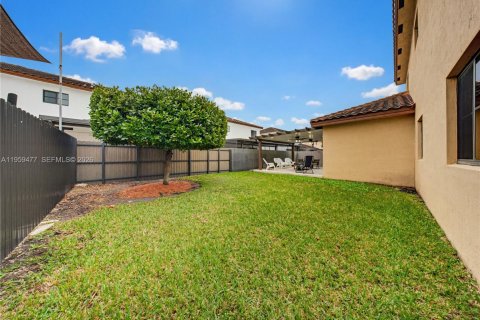 House in Miami, Florida 4 bedrooms, 235.04 sq.m. № 2017982 - photo 10