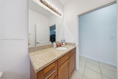 House in Miami, Florida 4 bedrooms, 235.04 sq.m. № 2017982 - photo 27