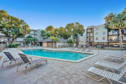House in North Miami, Florida 1 bedroom, 75.72 sq.m. № 2076810 - photo 16