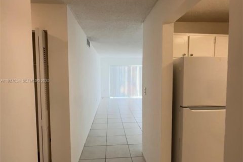 House in North Miami, Florida 1 bedroom, 75.72 sq.m. № 2076810 - photo 23