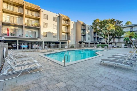 House in North Miami, Florida 1 bedroom, 75.72 sq.m. № 2076810 - photo 18