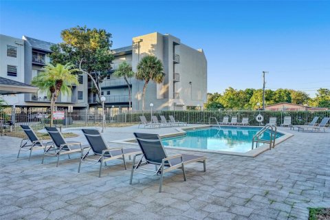 House in North Miami, Florida 1 bedroom, 75.72 sq.m. № 2076810 - photo 13