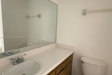 House in North Miami, Florida 1 bedroom, 75.72 sq.m. № 2076810 - photo 29