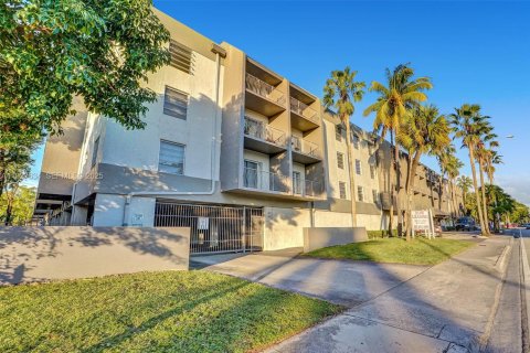 House in North Miami, Florida 1 bedroom, 75.72 sq.m. № 2076810 - photo 5