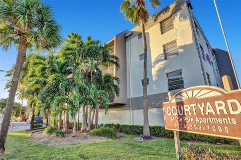 House in North Miami, Florida 1 bedroom, 75.72 sq.m. № 2076810