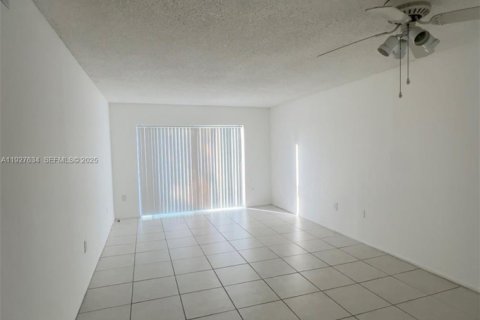 House in North Miami, Florida 1 bedroom, 75.72 sq.m. № 2076810 - photo 26