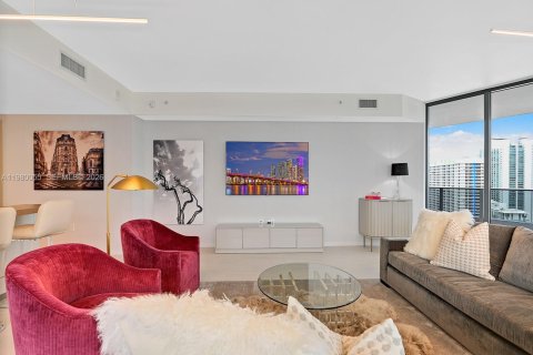 Снять в аренду кондоминиум в Майами, Флорида 3 спальни, 177.35м2, № 2046373 - фото 7