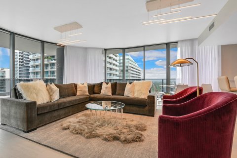 Снять в аренду кондоминиум в Майами, Флорида 3 спальни, 177.35м2, № 2046373 - фото 2