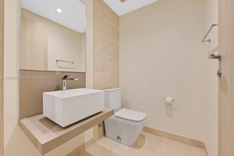 Снять в аренду кондоминиум в Майами, Флорида 3 спальни, 177.35м2, № 2046373 - фото 18