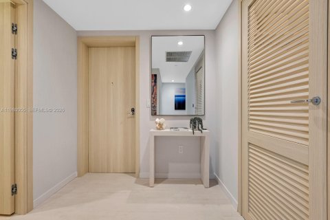 Снять в аренду кондоминиум в Майами, Флорида 3 спальни, 177.35м2, № 2046373 - фото 21