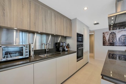 Снять в аренду кондоминиум в Майами, Флорида 3 спальни, 177.35м2, № 2046373 - фото 13