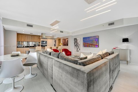 Снять в аренду кондоминиум в Майами, Флорида 3 спальни, 177.35м2, № 2046373 - фото 10