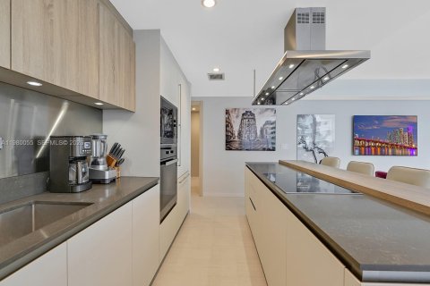 Снять в аренду кондоминиум в Майами, Флорида 3 спальни, 177.35м2, № 2046373 - фото 15
