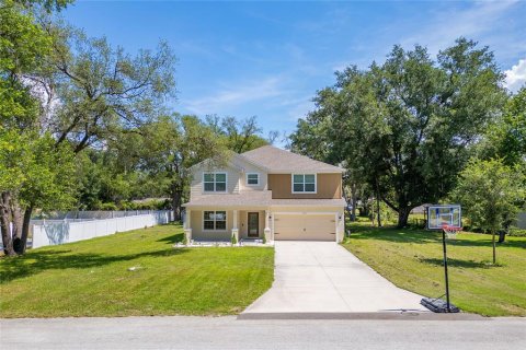 House in Fruitland Park, Florida 5 bedrooms, 290.41 sq.m. № 2114028 - photo 4