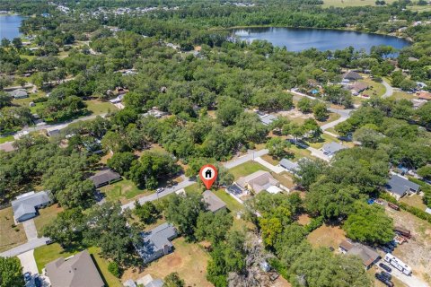 House in Fruitland Park, Florida 5 bedrooms, 290.41 sq.m. № 2114028 - photo 9