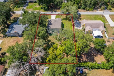 House in Fruitland Park, Florida 5 bedrooms, 290.41 sq.m. № 2114028 - photo 12