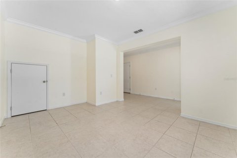 House in Fruitland Park, Florida 5 bedrooms, 290.41 sq.m. № 2114028 - photo 15