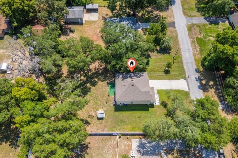 House in Fruitland Park, Florida 5 bedrooms, 290.41 sq.m. № 2114028 - photo 11