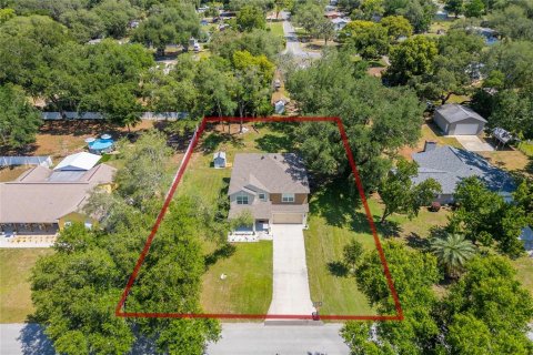 House in Fruitland Park, Florida 5 bedrooms, 290.41 sq.m. № 2114028 - photo 6