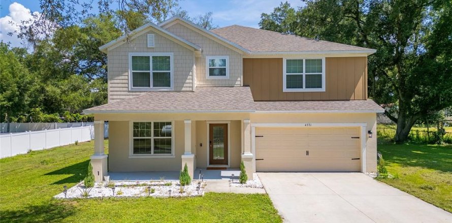 House in Fruitland Park, Florida 5 bedrooms, 290.41 sq.m. № 2114028