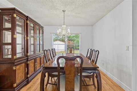 House in Tampa, Florida 3 bedrooms, 184.97 sq.m. № 2388085 - photo 14