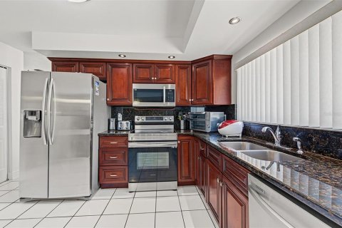 House in Tampa, Florida 3 bedrooms, 184.97 sq.m. № 2388085 - photo 12