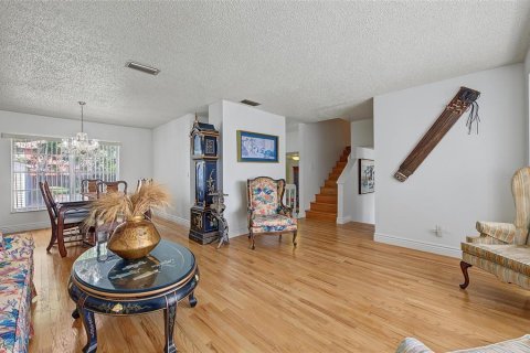 House in Tampa, Florida 3 bedrooms, 184.97 sq.m. № 2388085 - photo 15