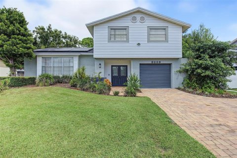 House in Tampa, Florida 3 bedrooms, 184.97 sq.m. № 2388085