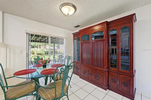 House in Tampa, Florida 3 bedrooms, 184.97 sq.m. № 2388085 - photo 9