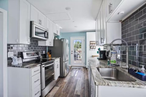 Casa en venta en Treasure Island, Florida, 5 dormitorios, 227.52 m2 № 2225714 - foto 13