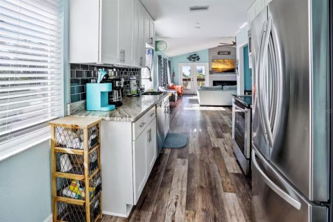 Casa en venta en Treasure Island, Florida, 5 dormitorios, 227.52 m2 № 2225714 - foto 15