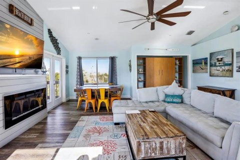 Casa en venta en Treasure Island, Florida, 5 dormitorios, 227.52 m2 № 2225714 - foto 10
